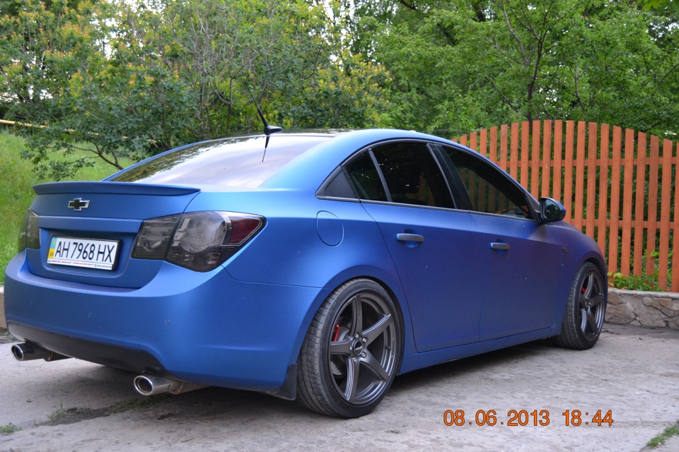 Chevrolet Cruze Blue Carbon Fiber detailing