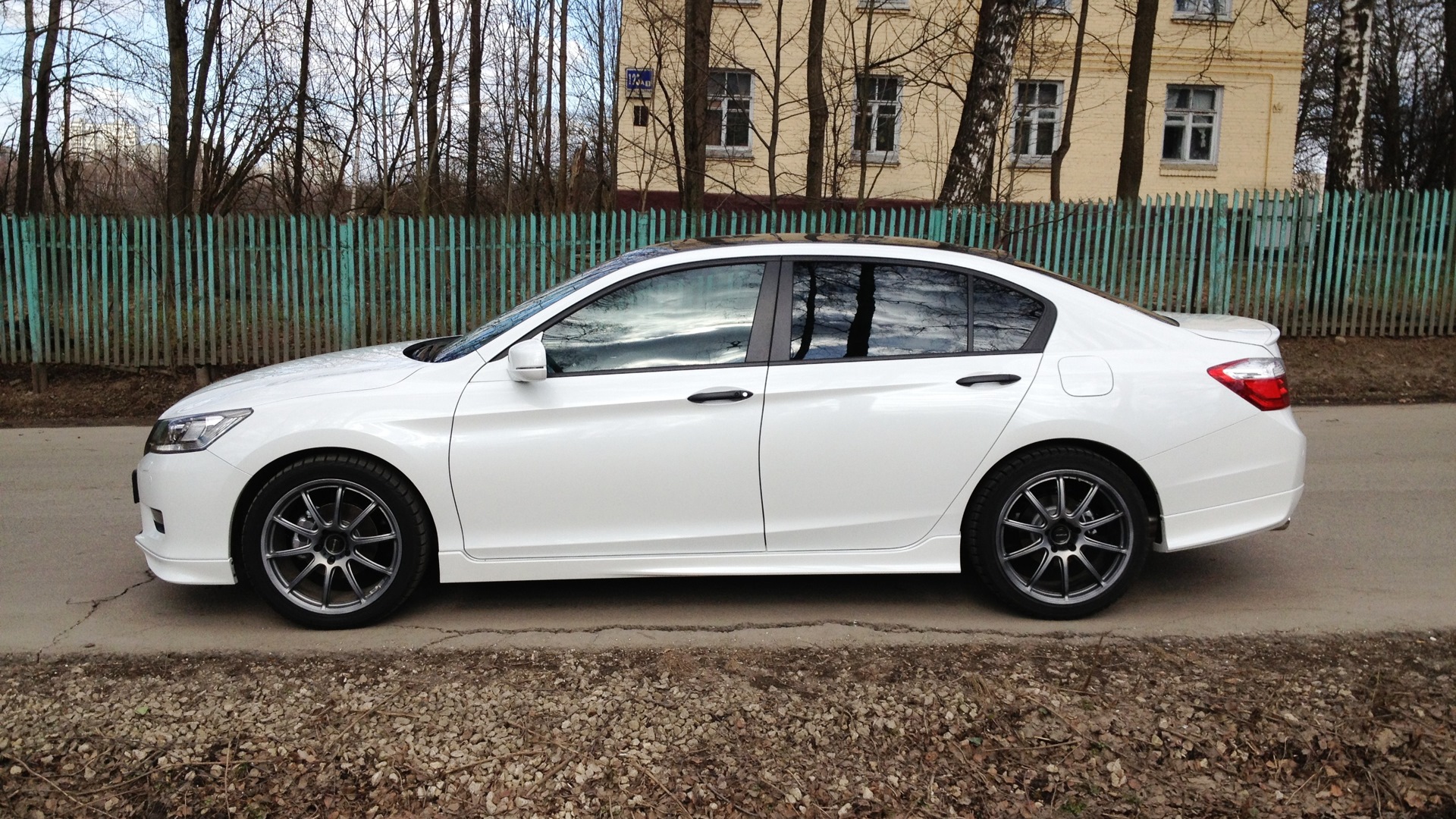 Accord russian. Honda Accord 9 r18. Диски Хонда Аккорд 9. Honda Accord 9 на 18 дисках. Диски на хонду Аккорд 9 r18.