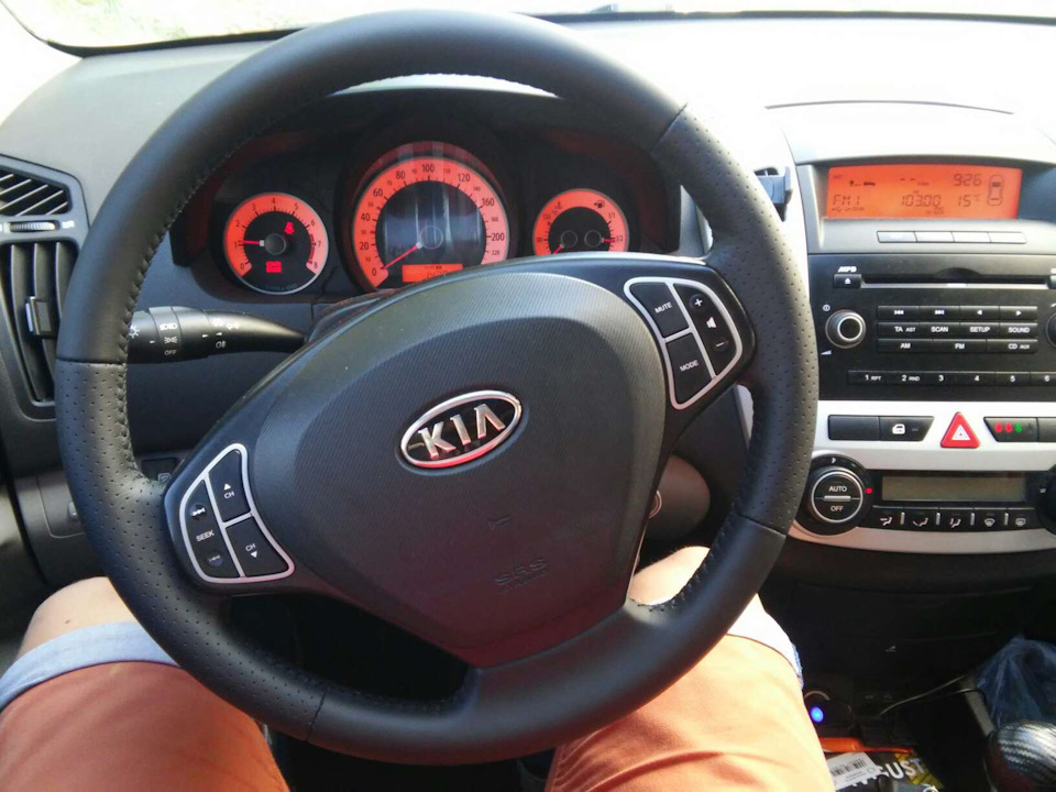 Руль идет влево. Руль Kia Ceed 2008. Руль Kia Ceed ed. Руль Kia Ceed 2 перфорация. Руль новый Киа СИД 2008 артикул.