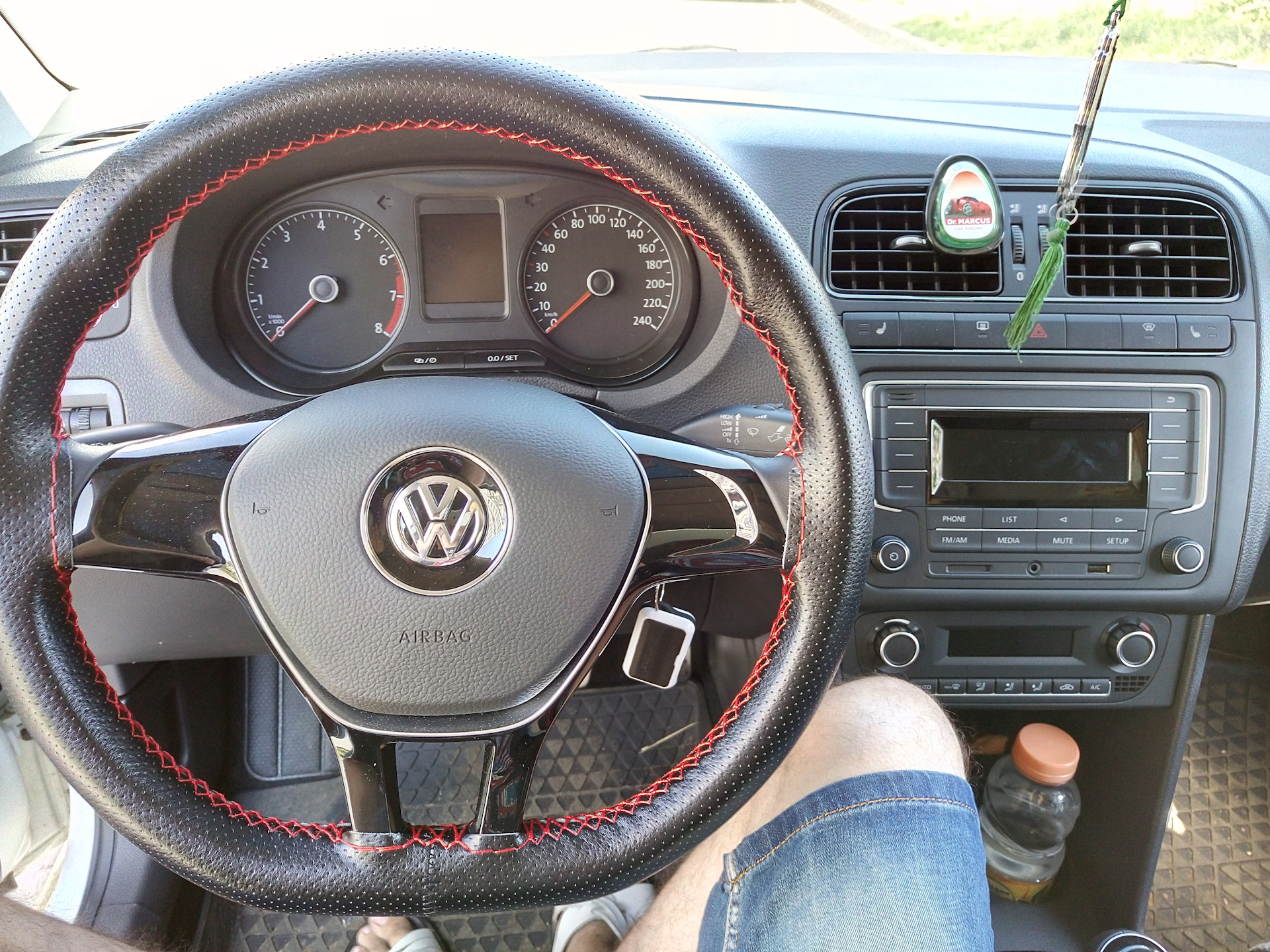 Оплетка на руль Volkswagen Polo sedan 2016