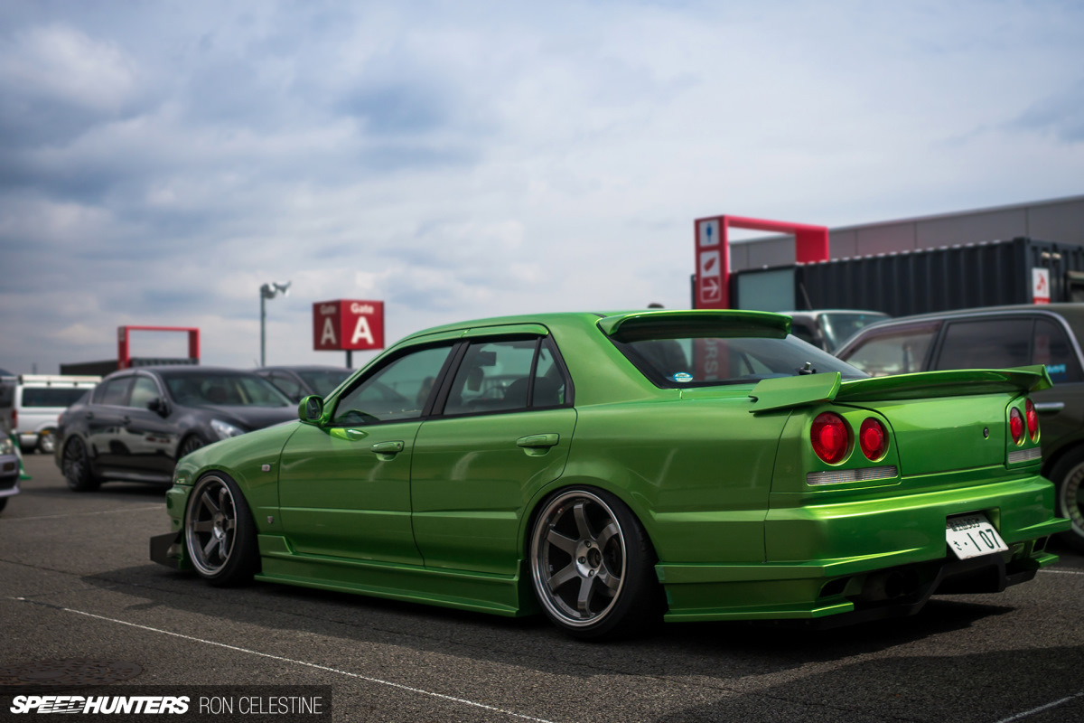 Nissan Skyline hr34