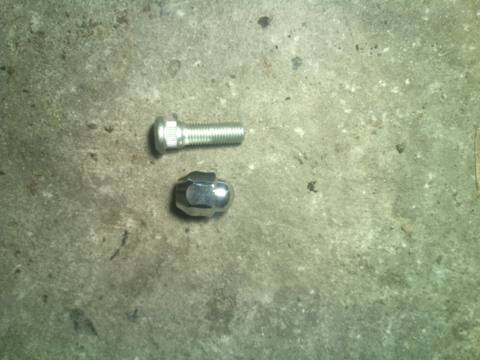 замена сломанной колесной шпильки — Toyota Echo, 1,5 л, 2002 года ...