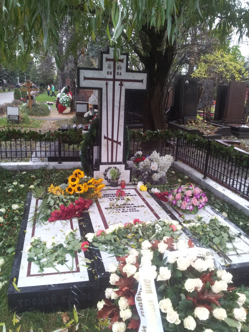 Могила Олега Янковского на Новодевичьем кладбище