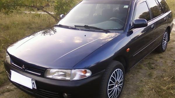 Mitsubishi Lancer Station Wagon 1 6 Glxi 1 Logbook