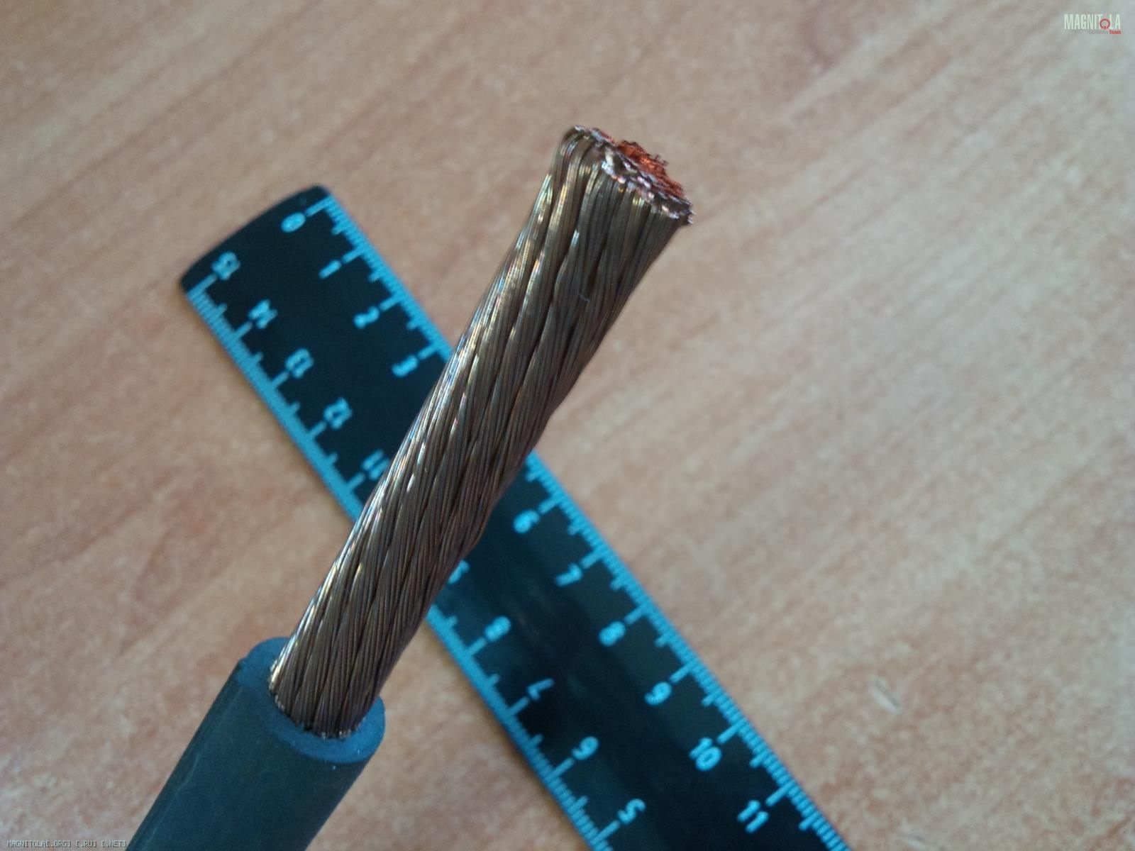 Измерение сечения провода. Сечение медного кабеля многожильного. Диаметр многожильного провода 10 мм2. Измеритель сечения многожильных проводов. Провод многожильный сечение 2 мм.