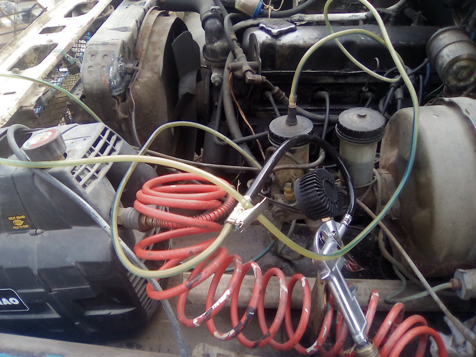 Прокачка тормозов воздухом. — УАЗ 3151, 2,5 л, 1998 года | своими ...