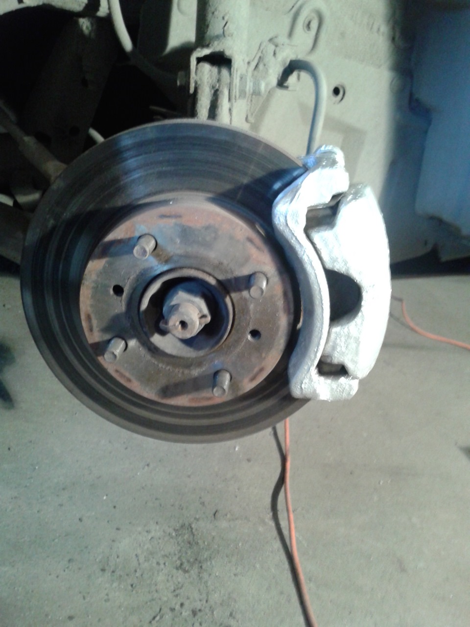 Захотел перекрасить диски )) — Nissan Almera II (N16), 1,5 л, 2004 года ...