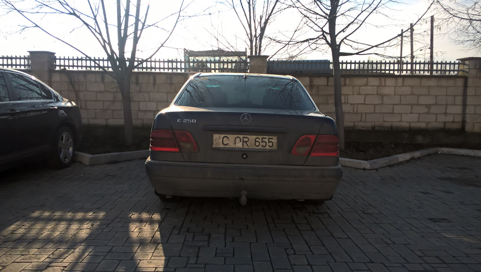 просела задняя правая сторона w210 — Mercedes-Benz E-class (W210), 2,5 ...