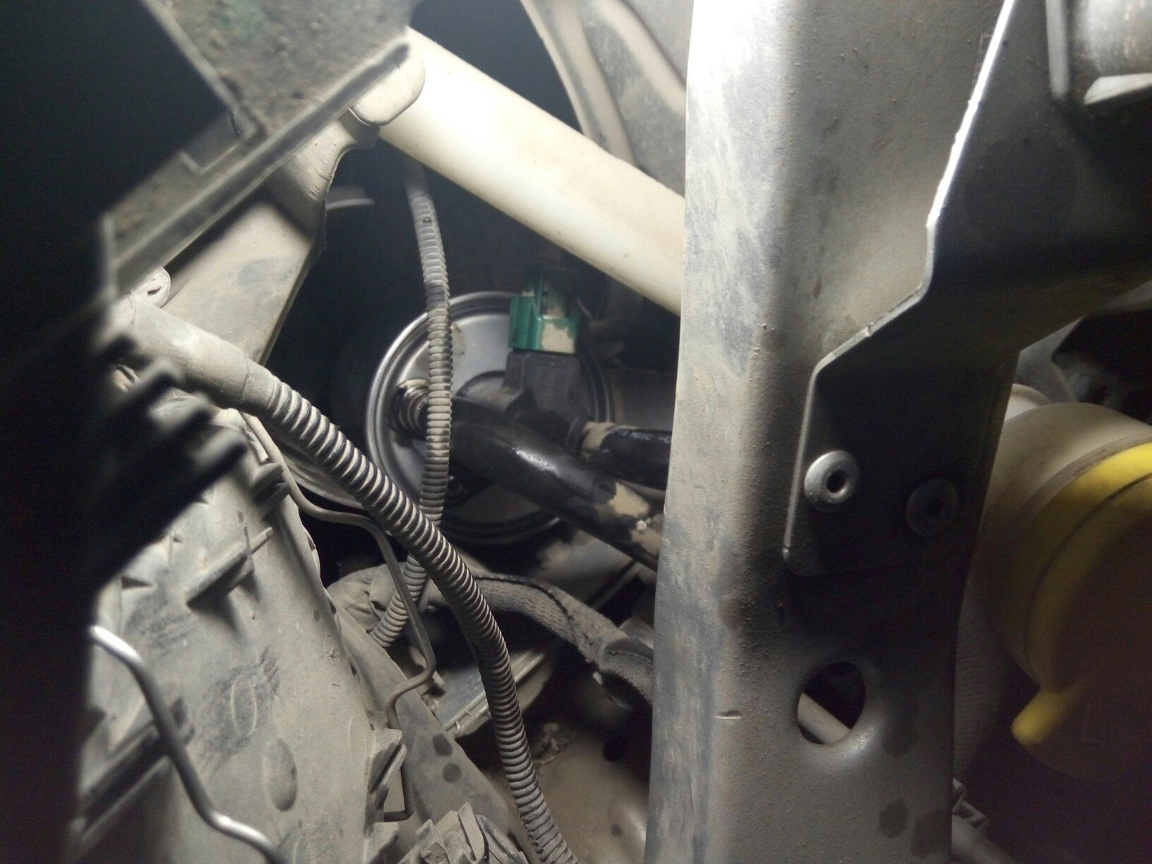 Топливный фильтр рено меган 3 дизель. 5 dci. Фильтр топливный рено меган 2 1. 6 бензин. Топливный фильтр рено меган 2 1.