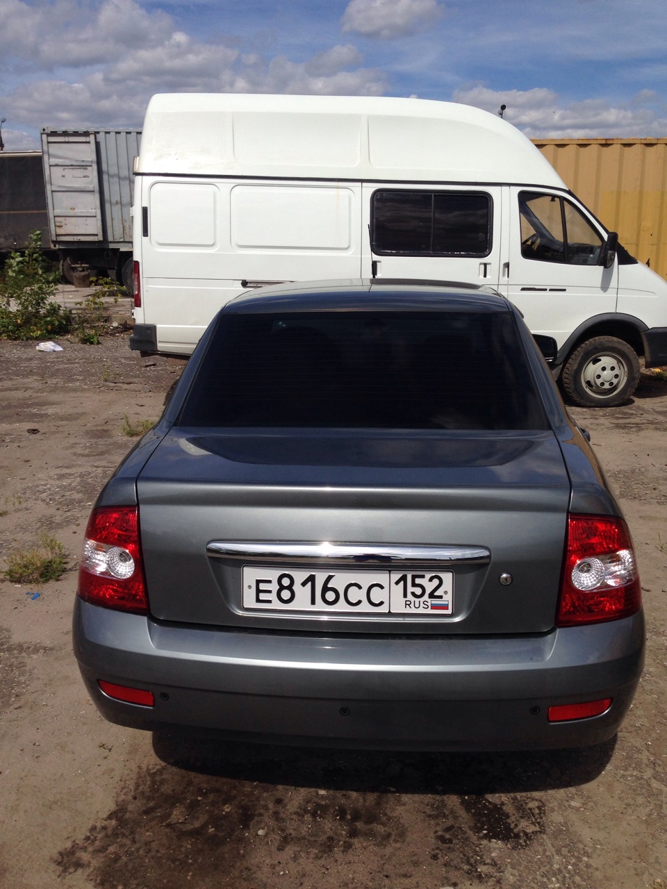 Снятие задних шильдиков — Lada Приора седан, 1,6 л, 2011 года ...