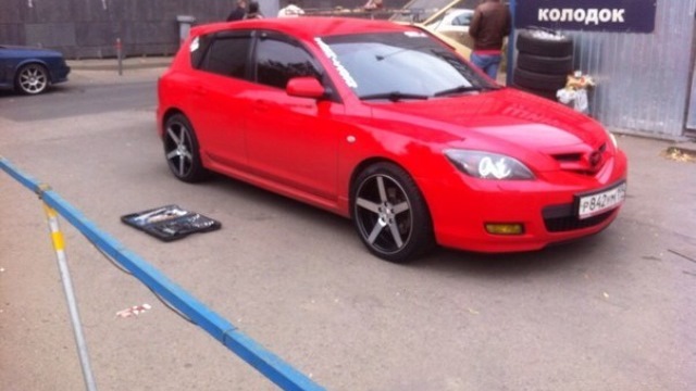 Mazda 3 (1G) 2.0 бензиновый 2008 | красный шлем на DRIVE2