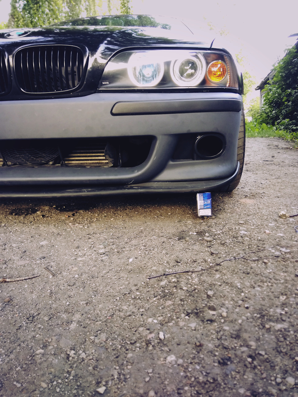 М бампер на бмв е39. Бампер BMW e39 Тайвань. BMW e39 губа м бампер. Кольца в бампер БМВ е39.