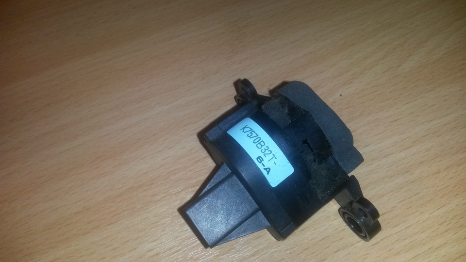 Фото в бортжурнале Mazda 3 (1G) BK. Запчасти на фото: K7570B32T