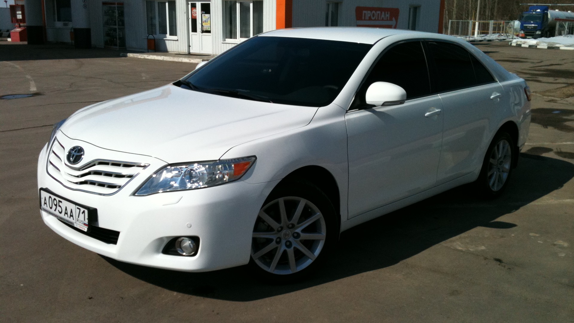 Toyota Camry (XV40) 2.4 бензиновый 2011 | Белая выходная на DRIVE2