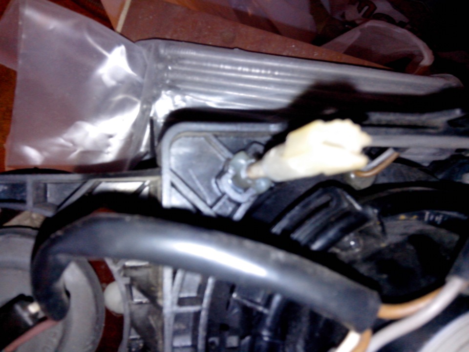 замена стекла на ближнем модуле раздельной оптики Hella — Volkswagen ...