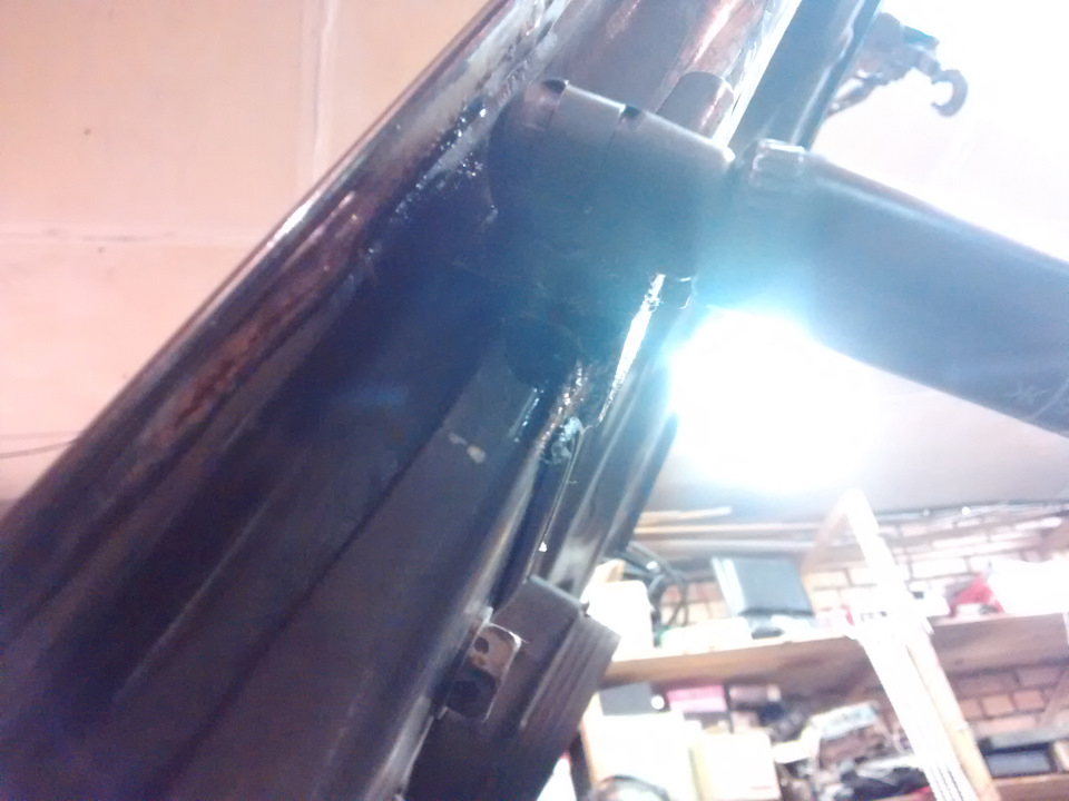 Когда гремят петли капота на forester sf или Поставил газовые упоры ...