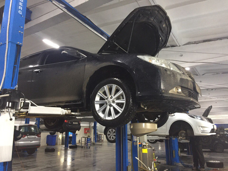 Тормозные диски, износ колодок. — Toyota Camry (XV50), 2,5 л, 2014 года ...