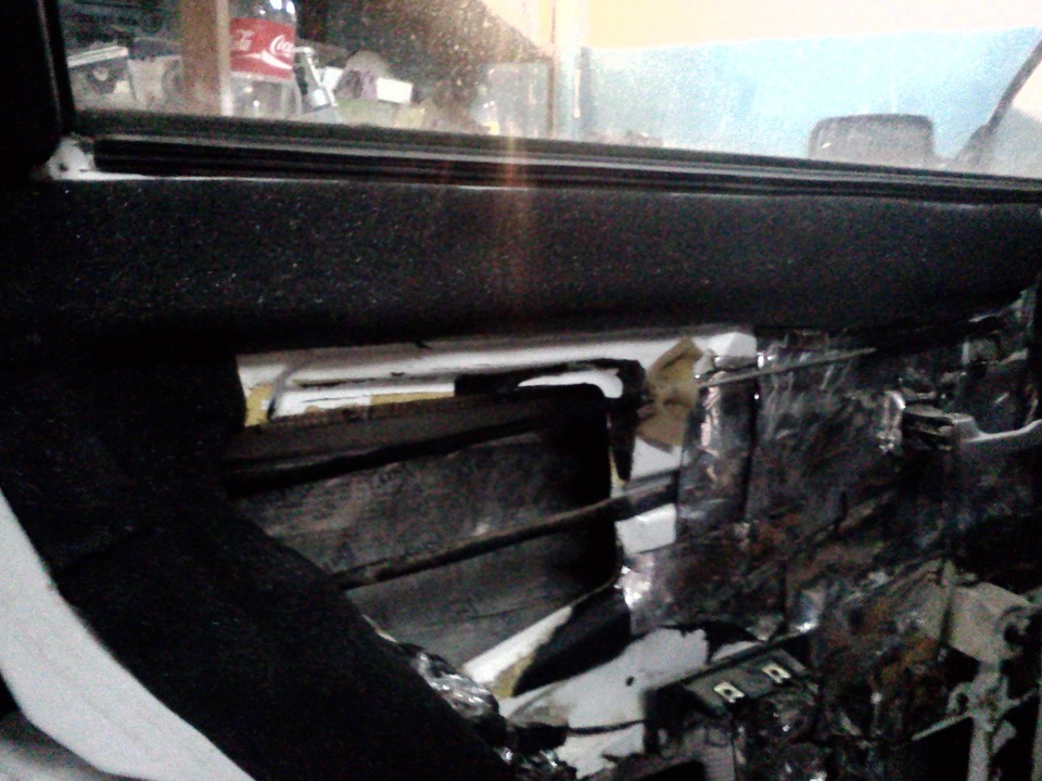 Обесшумка и борьба со скрипом крышки багажника! — Lada Приора хэтчбек ...