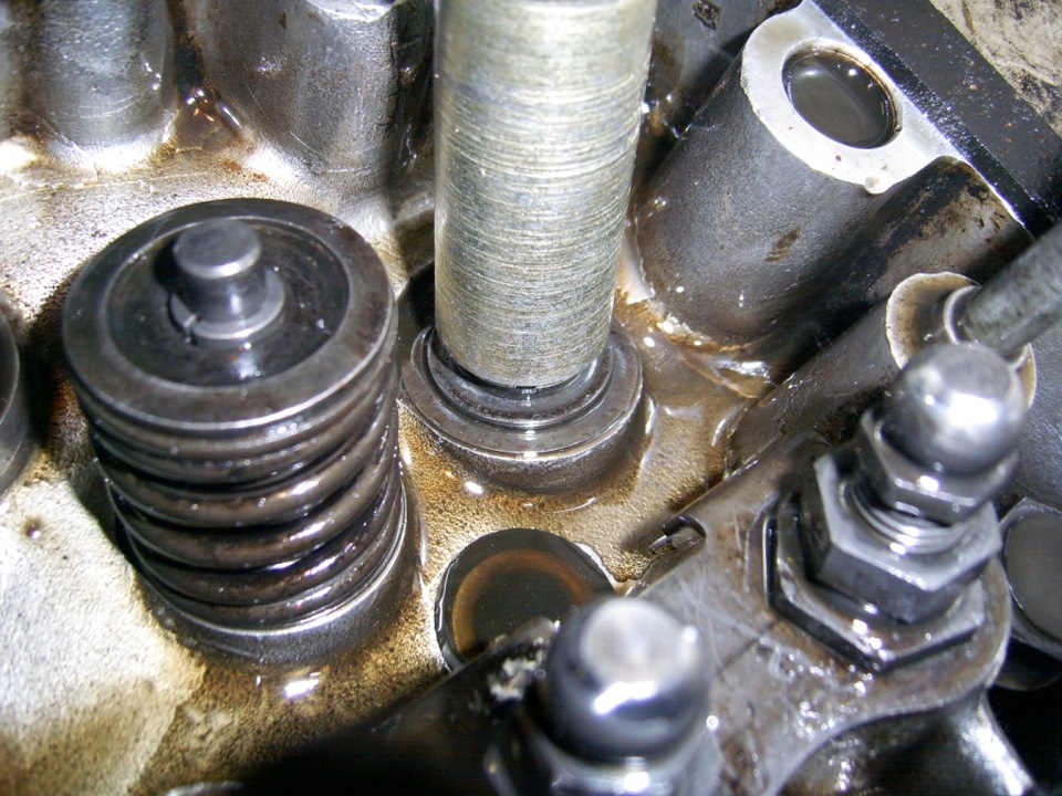 Беда… "засрало" маслом свечу — Lada 21063, 1,2 л, 1988 года | своими ...