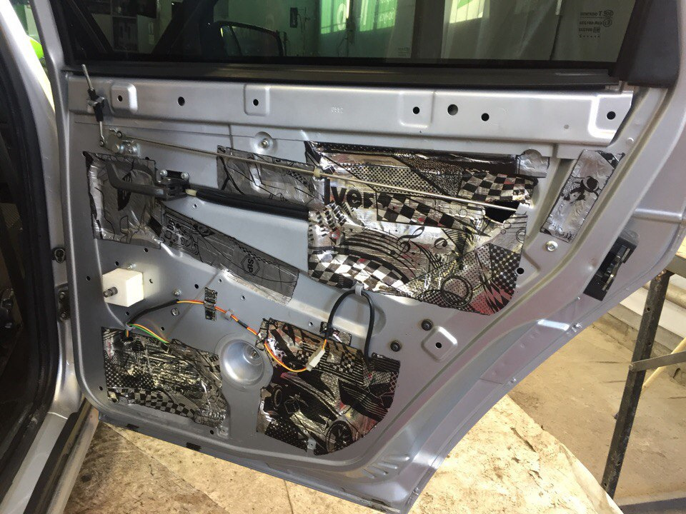 Установка SE зеркал, шумоизоляция передних дверей и переделка задних ...