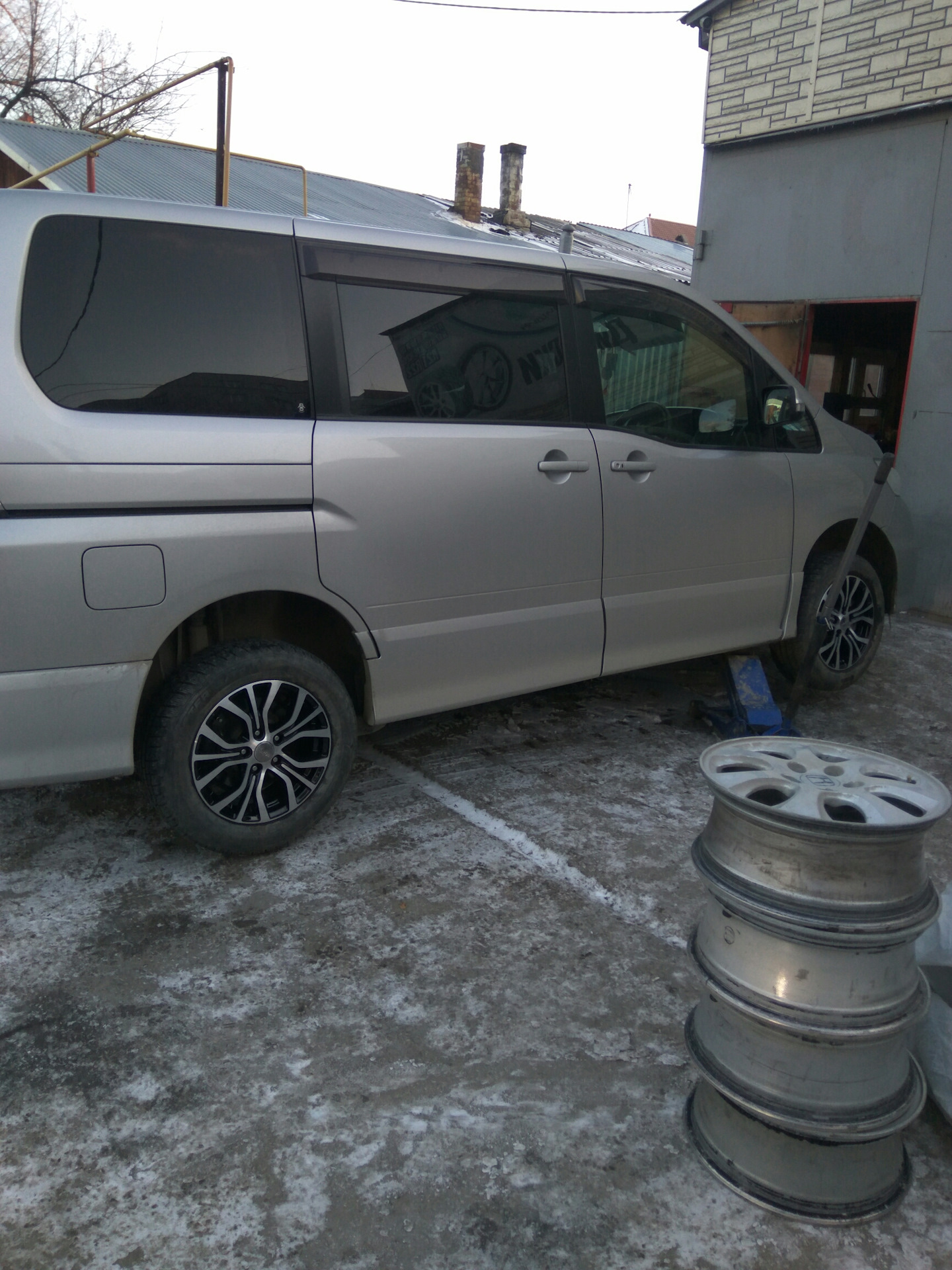 Nissan Serena c25 диски