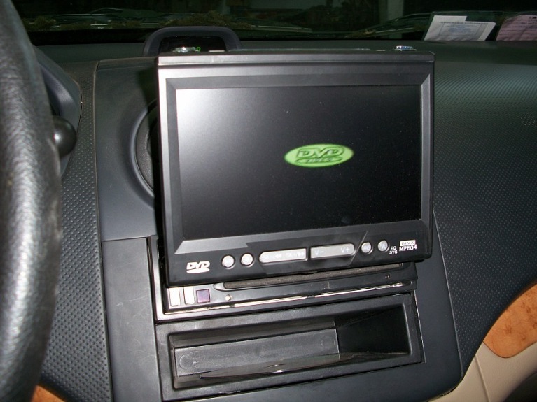 Выдвижной экран в машину. Магнитола 7150g с выдвижным экраном. Pioneer 733 магнитола с выдвижным экраном. Магнитола с выдвижным экраном 2109. Магнитола с выдвижным экраном на ВАЗ 2109.