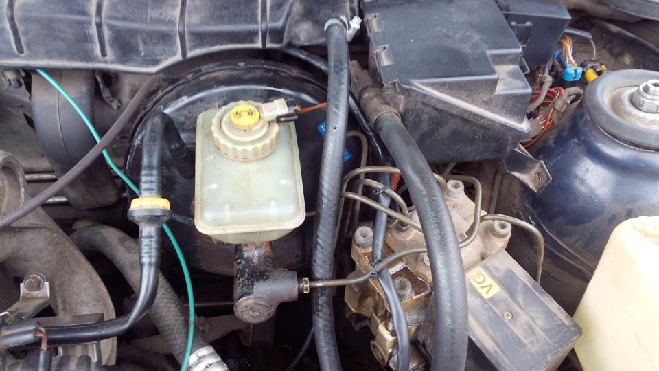 046 Замена ГТЦ и вакуумника. — Opel Vectra A, 2 л, 1991 года | визит на ...