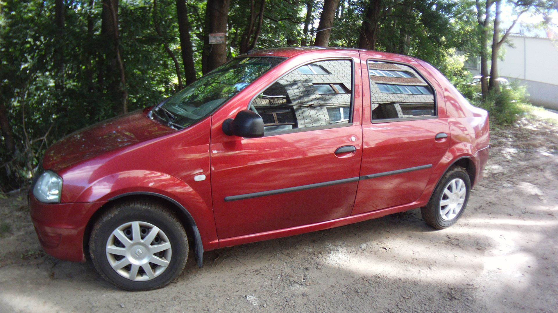 Renault Logan (1G) 1.6 бензиновый 2010 | Просторный и надежный. на DRIVE2