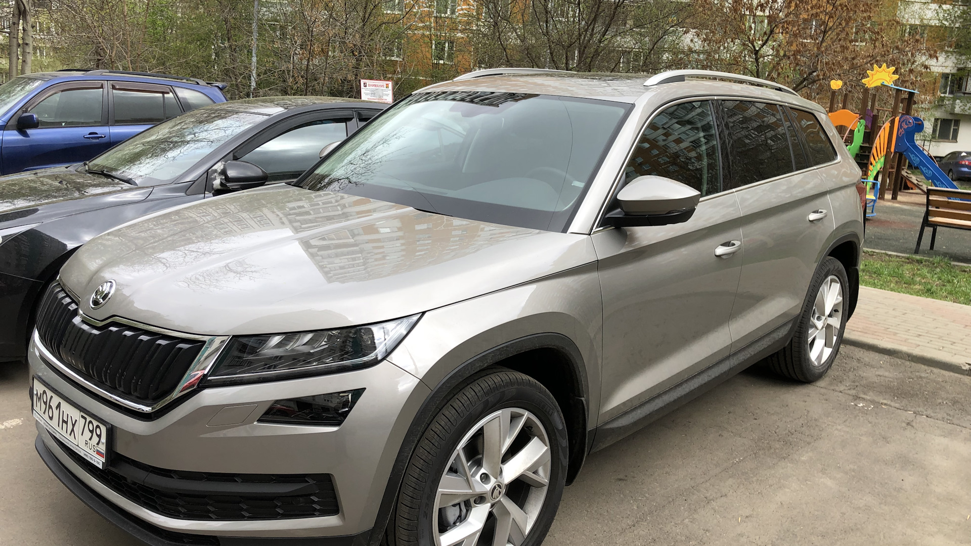 Стекло кодиак. Тонировка Шкода Кодиак. Тонированный Skoda Kodiaq. Шкода Кодиак тонировка стекол. Шкода Кодиак тонированная.