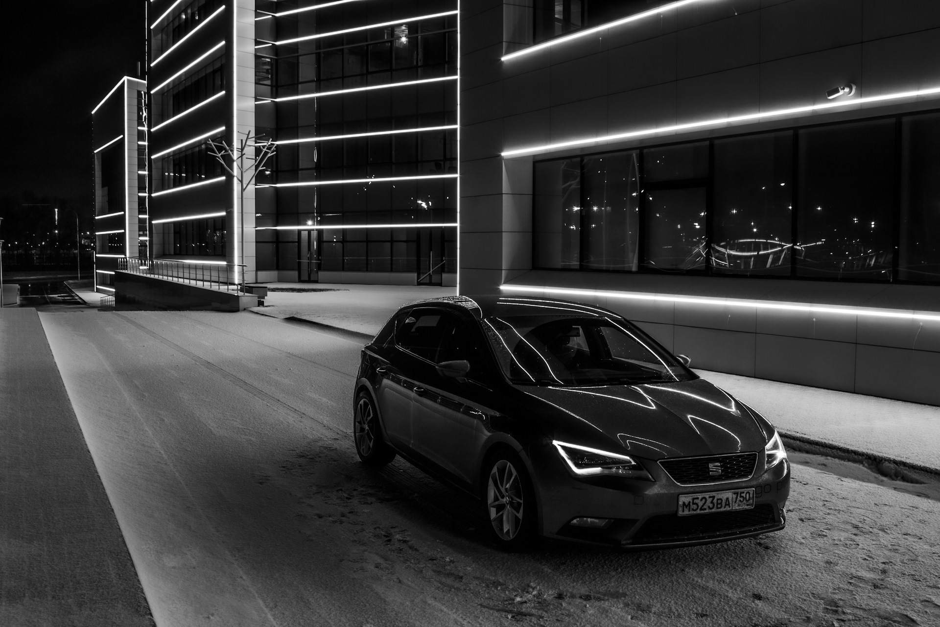 Leon черными. Seat Leon 2014 черный. Seat Leon mk3 Art. Seat Leon черный.