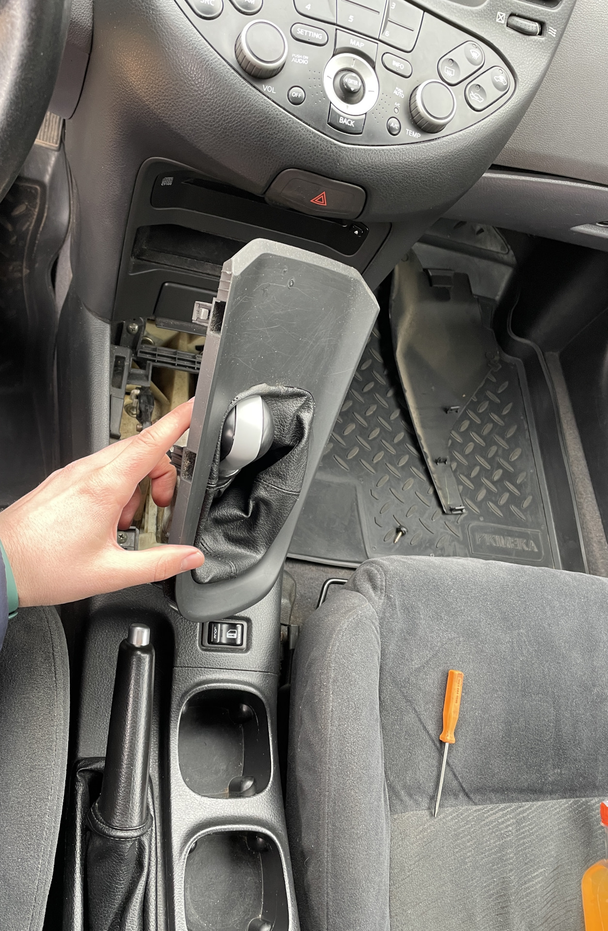 Установка нештатной магнитолы. — Nissan Primera (P12), 1,9 л, 2004 года ...