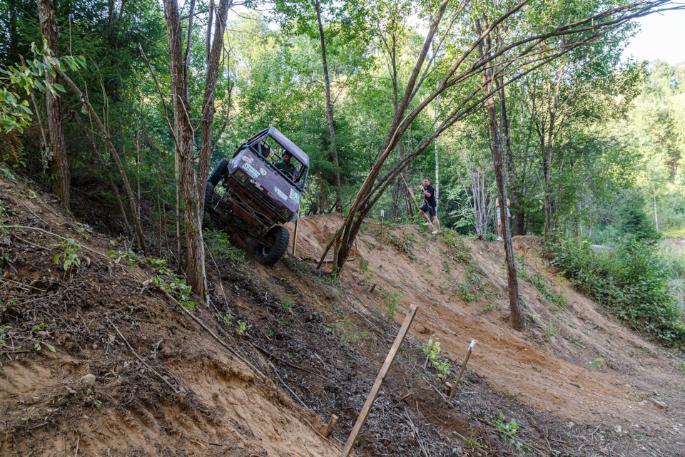 Юрий Богомолов переделал заднюю подвеску. Добавил артикуляции. ОКА стала более устойчивой и проходимой. — УАЗ 315195 Hunter