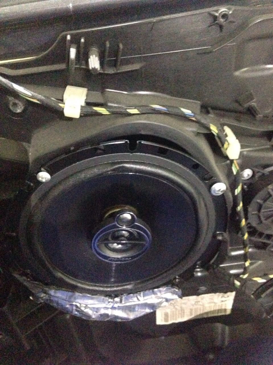 Профессиональная установка колонок в сервисе Автошик — Ford Fusion, 1,6 ...