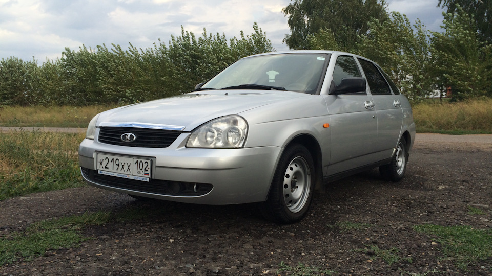 Не горят: стоп сигналы; освещение салона — LADA Приора хэтчбек, 1,6 л ...