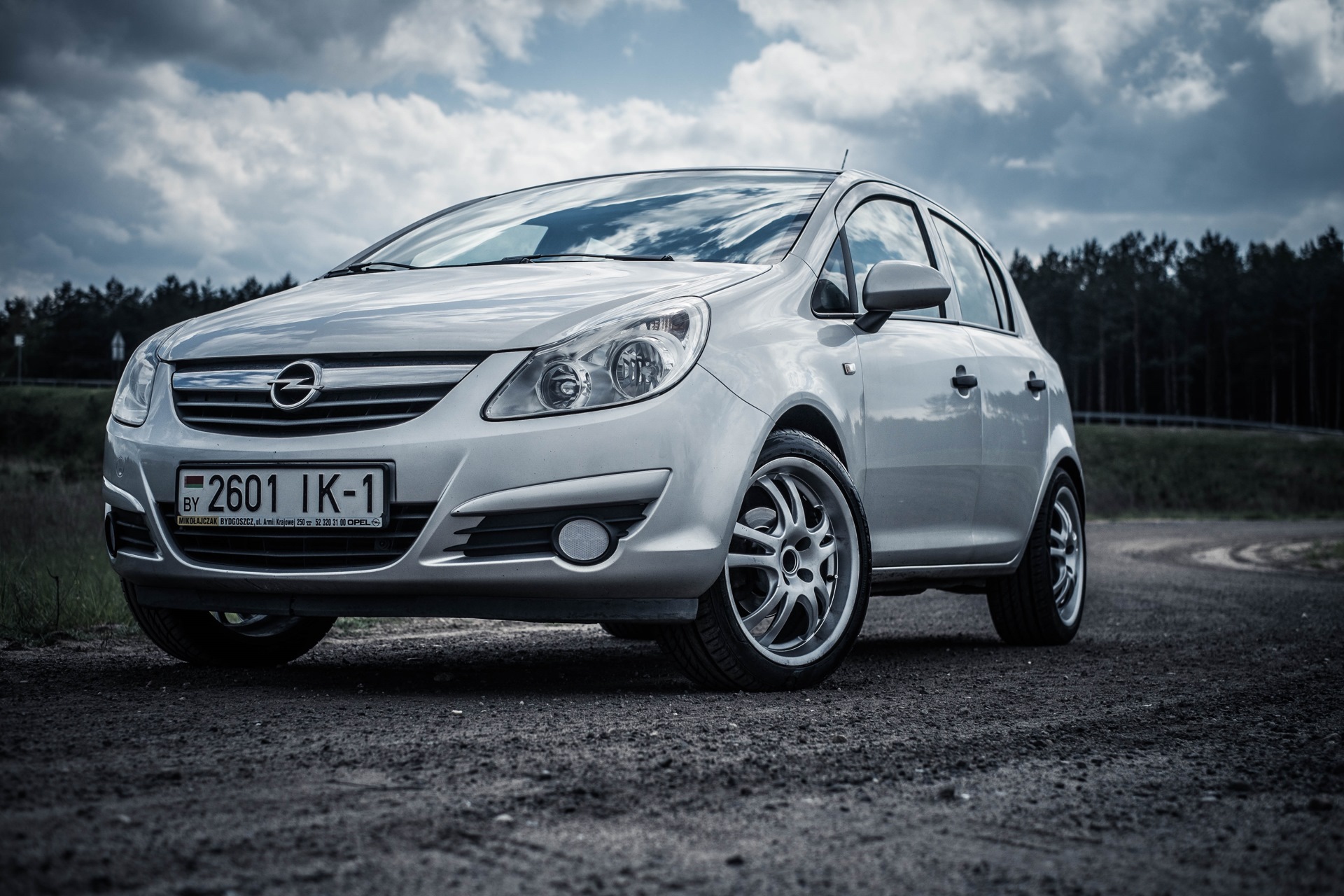 Opel corsa размеры. Opel Corsa d 3 Door. Опель Корса 2008 серебристый. Опель Корса 17 размер шин. Opel 17 10 203.