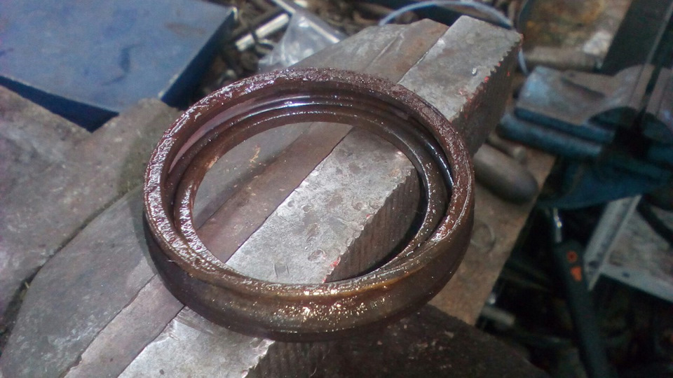 Замена резинок суппорта — Nissan Almera Classic (B10), 1,6 л, 2011 года ...