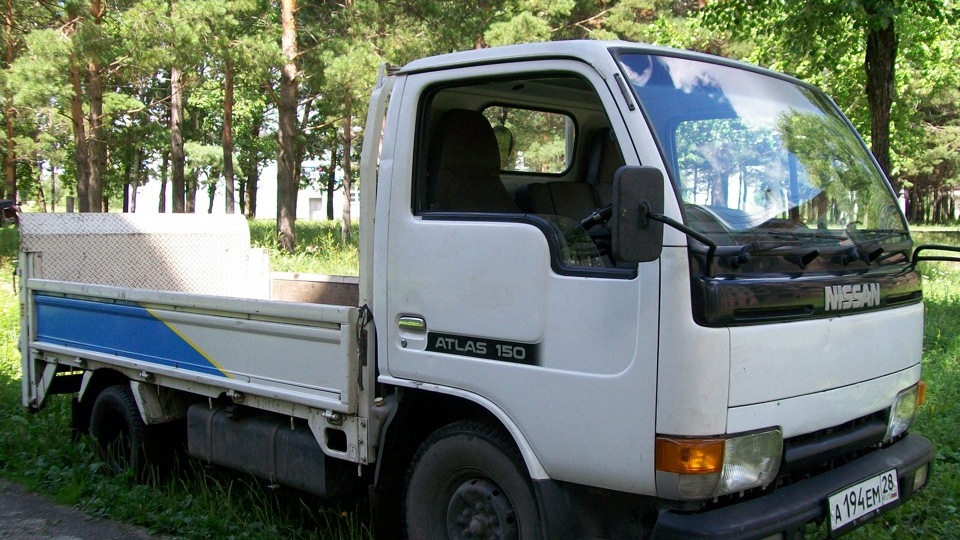 Nissan Atlas 300