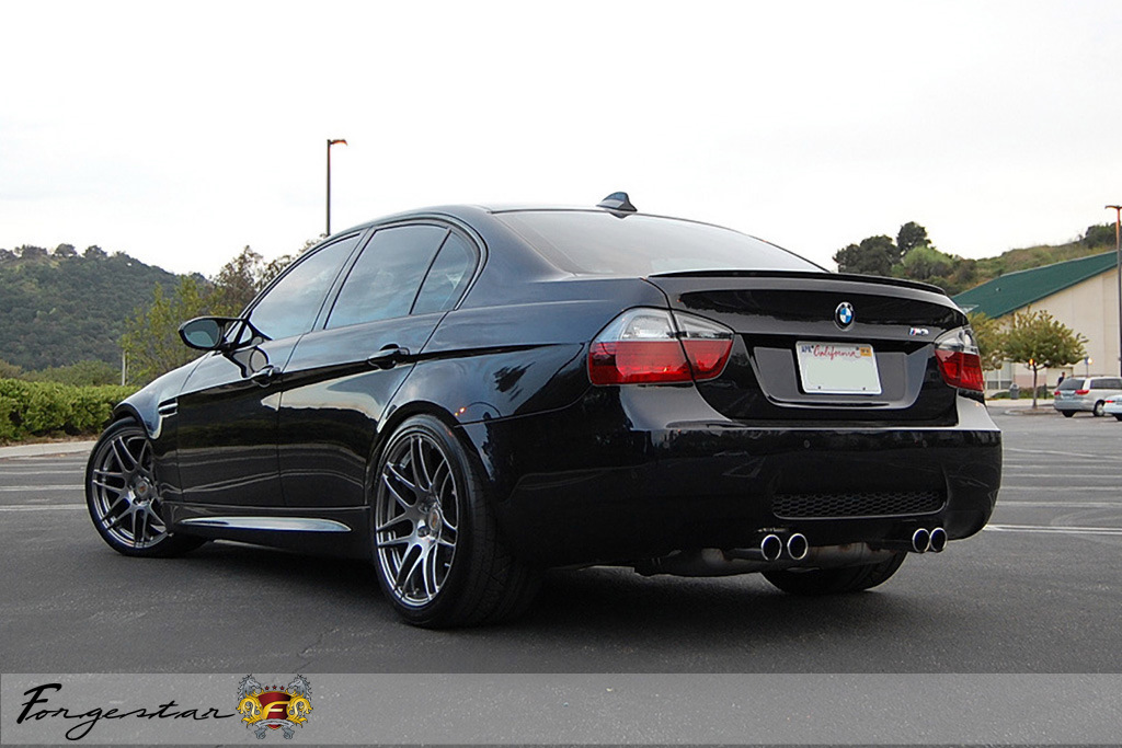 Обвес бмв е90. BMW m3 e90. BMW e90 m. БМВ 3 е90. BMW e90 m пакет.