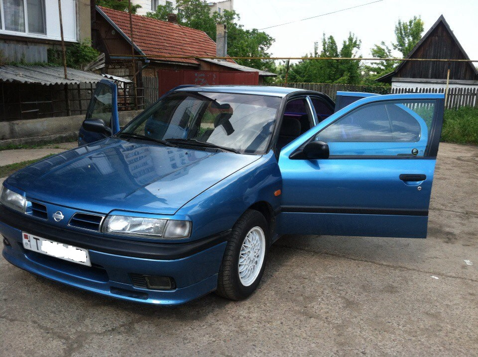 Лобовое ниссан примера р11. Nissan primera 1995 года. Nissan primera голубой p10. Ниссан премьера 1995. Nissan primera p10 салон.