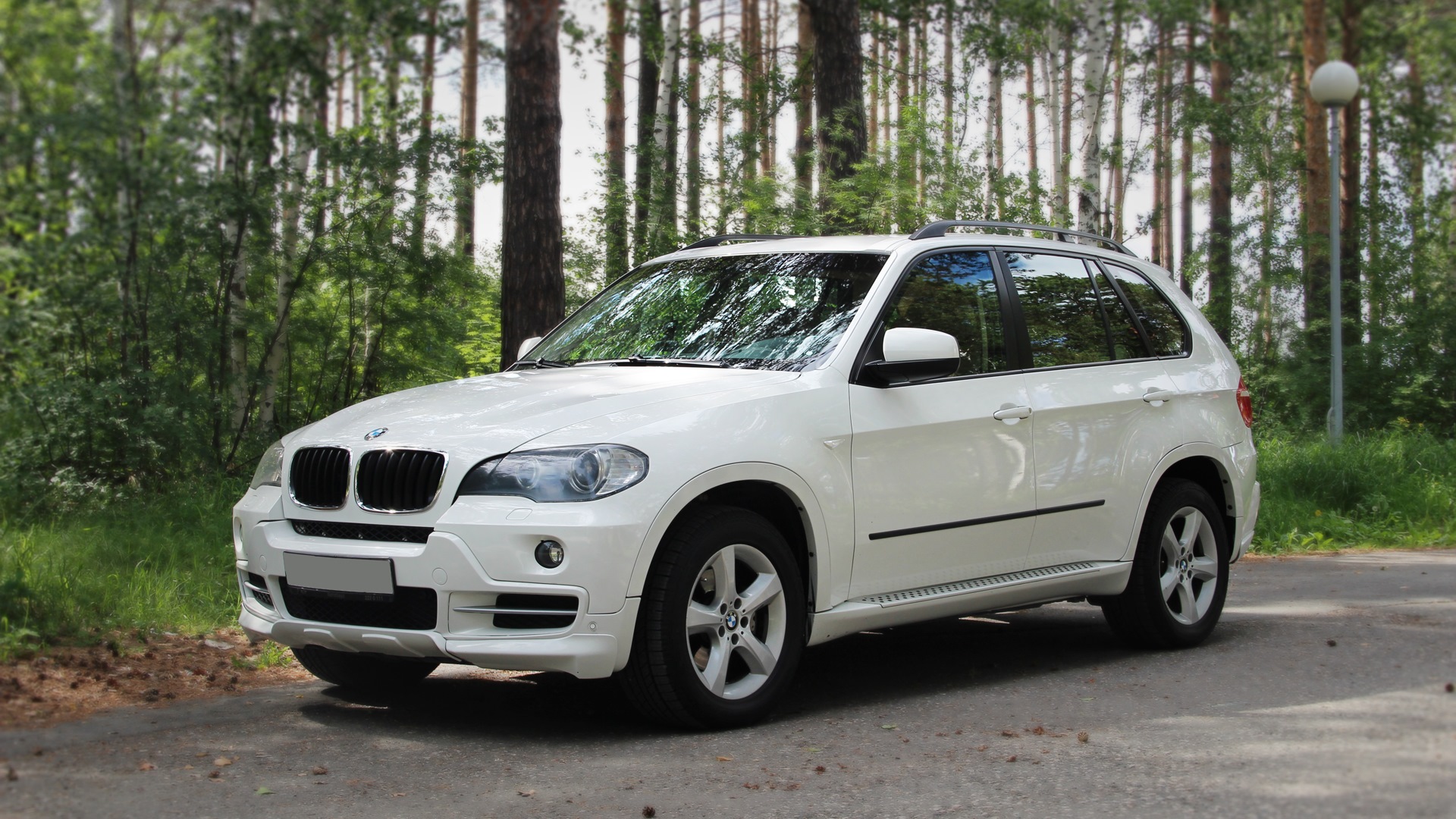 БМВ белый джип. БМВ внедорожник белый 2005. BMW x5 2010 Калининград 500. БМВ Армения.