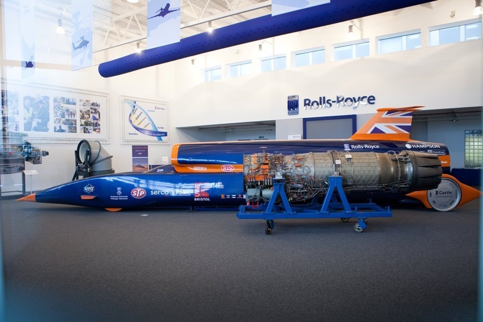 Машина Bloodhound SSC