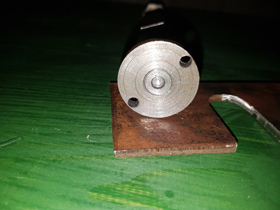 Отверстие по усики сделал, но еще усики не приварил. — Volkswagen Passat B5