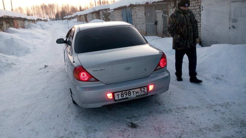 Kia Spectra ночью зимой