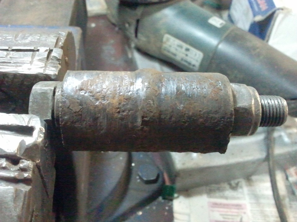 А вот втулки надо было тоже брать, следы корозии на них ппц огромные. — Iveco Daily (4G)