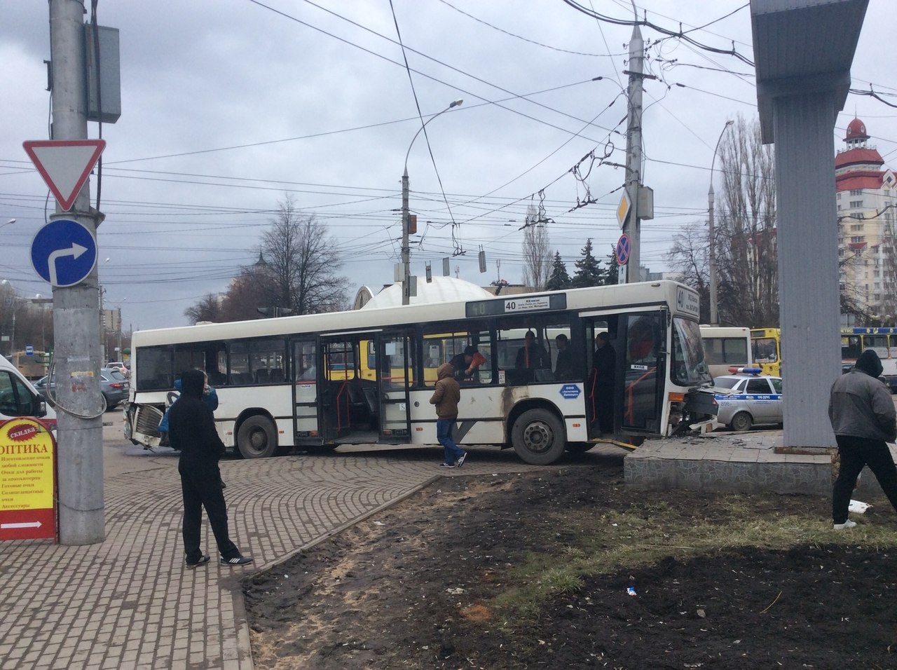 Упавшего в мойку автобуса