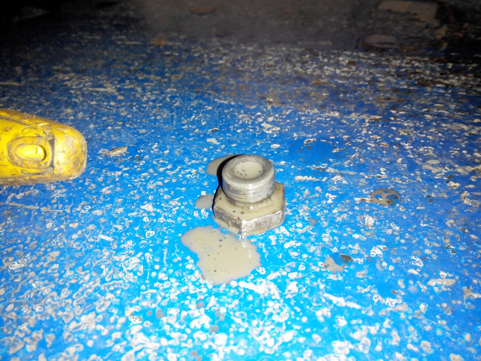 тосол в масле фото — УАЗ 31512, 1,1 л, 1997 года | поломка | DRIVE2