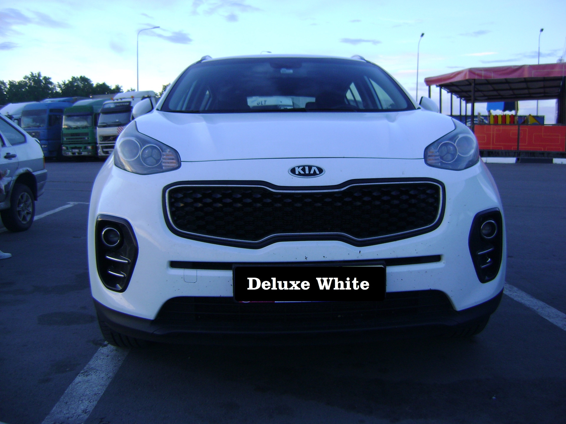 Deluxe white. Kia Sportage 4 Deluxe White. Kia Sportage 2019 Deluxe White. Kia Sportage Deluxe White. Киа Спортейдж 2021 Deluxe White.