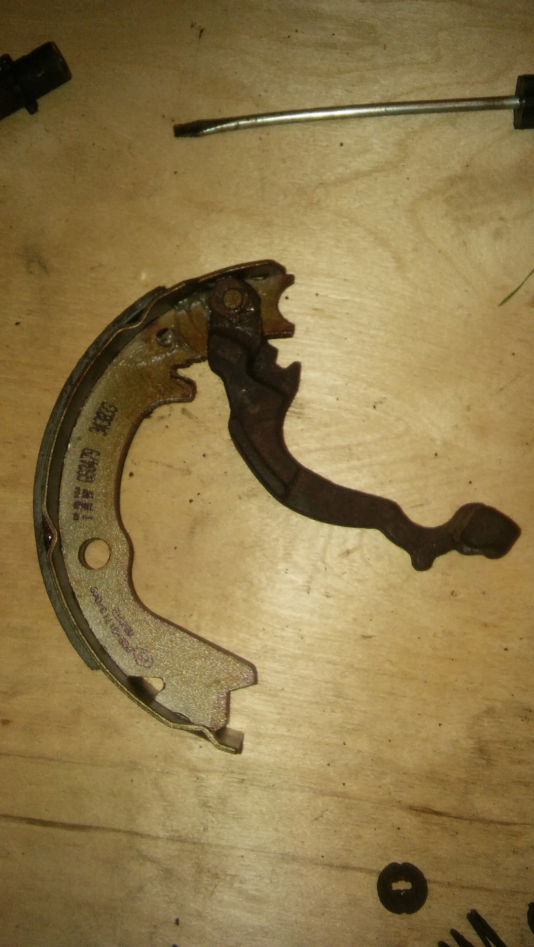 Решил я значит поменять колодки стояночного тормоза… ( #яумамырукожоп ...