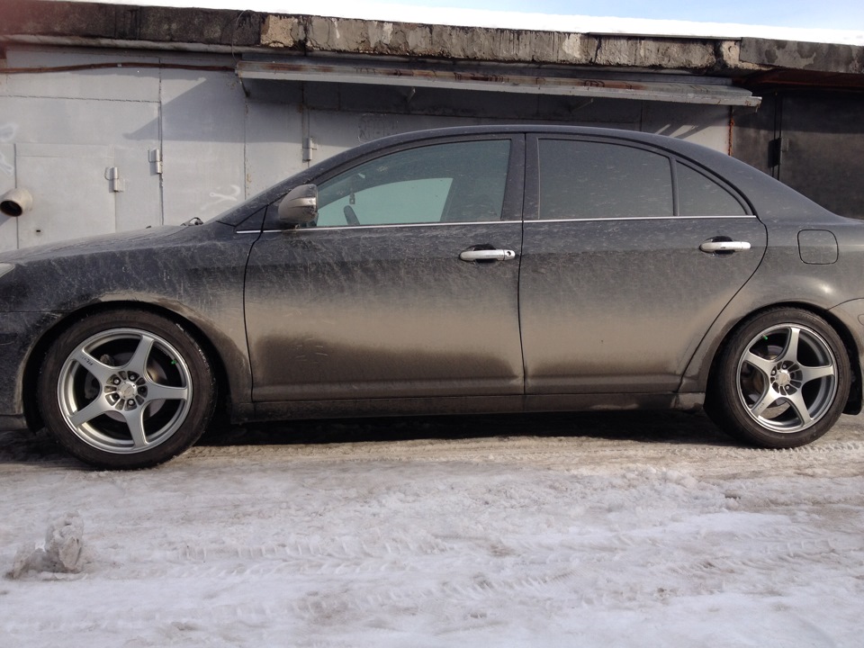 Toyota Avensis rays r17