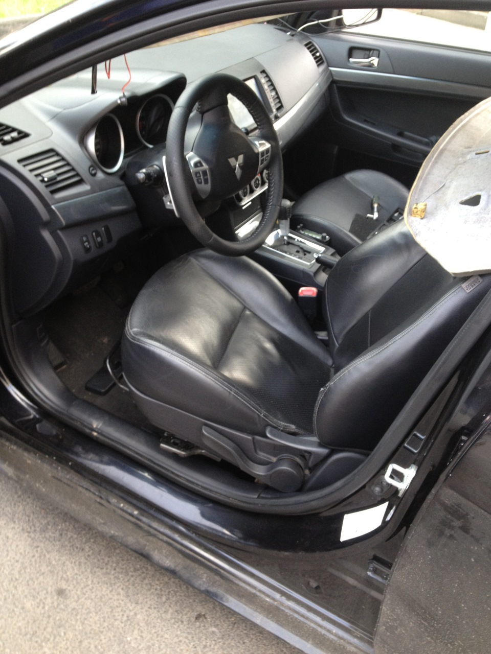 5727378s 960 белый лансер 10 с черной крышей